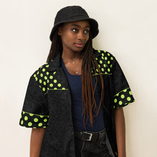 Cargar imagen en el visor de la galería, Camisa de manga corta LUNÁTICA (Verde Flúor)