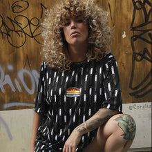 Cargar imagen en el visor de la galería, Camiseta UNISEX NAVAJAS