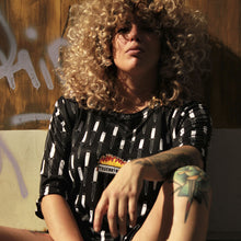 Cargar imagen en el visor de la galería, Camiseta UNISEX NAVAJAS