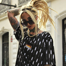 Cargar imagen en el visor de la galería, Camiseta UNISEX NAVAJAS