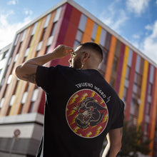 Cargar imagen en el visor de la galería, Camiseta Unisex Negra PANTERA NEGRA