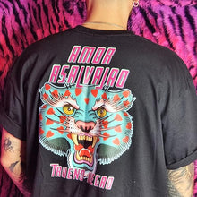 Cargar imagen en el visor de la galería, Camiseta Unisex Negra AMOR ASALVAJAO