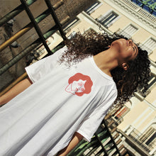 Cargar imagen en el visor de la galería, Camiseta de manga corta unisex blanca MUJER NARANJA