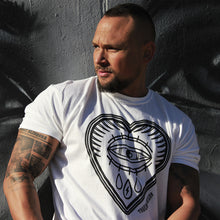 Cargar imagen en el visor de la galería, Camiseta de manga corta unisex blanca CORAZON