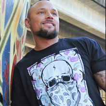 Cargar imagen en el visor de la galería, Camiseta de manga corta unisex negra CALAVERA FLAMENCA