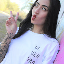 Cargar imagen en el visor de la galería, Camiseta Unisex Blanca LIBERTAD