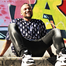 Cargar imagen en el visor de la galería, Camiseta Unisex MANOS DE CUERNO