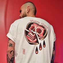 Cargar imagen en el visor de la galería, Camiseta de manga corta unisex Blanca CORAZÓN CALAVERA feat el Monki