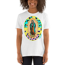 Cargar imagen en el visor de la galería, Camiseta de manga corta unisex blanca VIRGEN ANIMAL